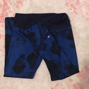 lululemon athletica Women's Navy and Black capri